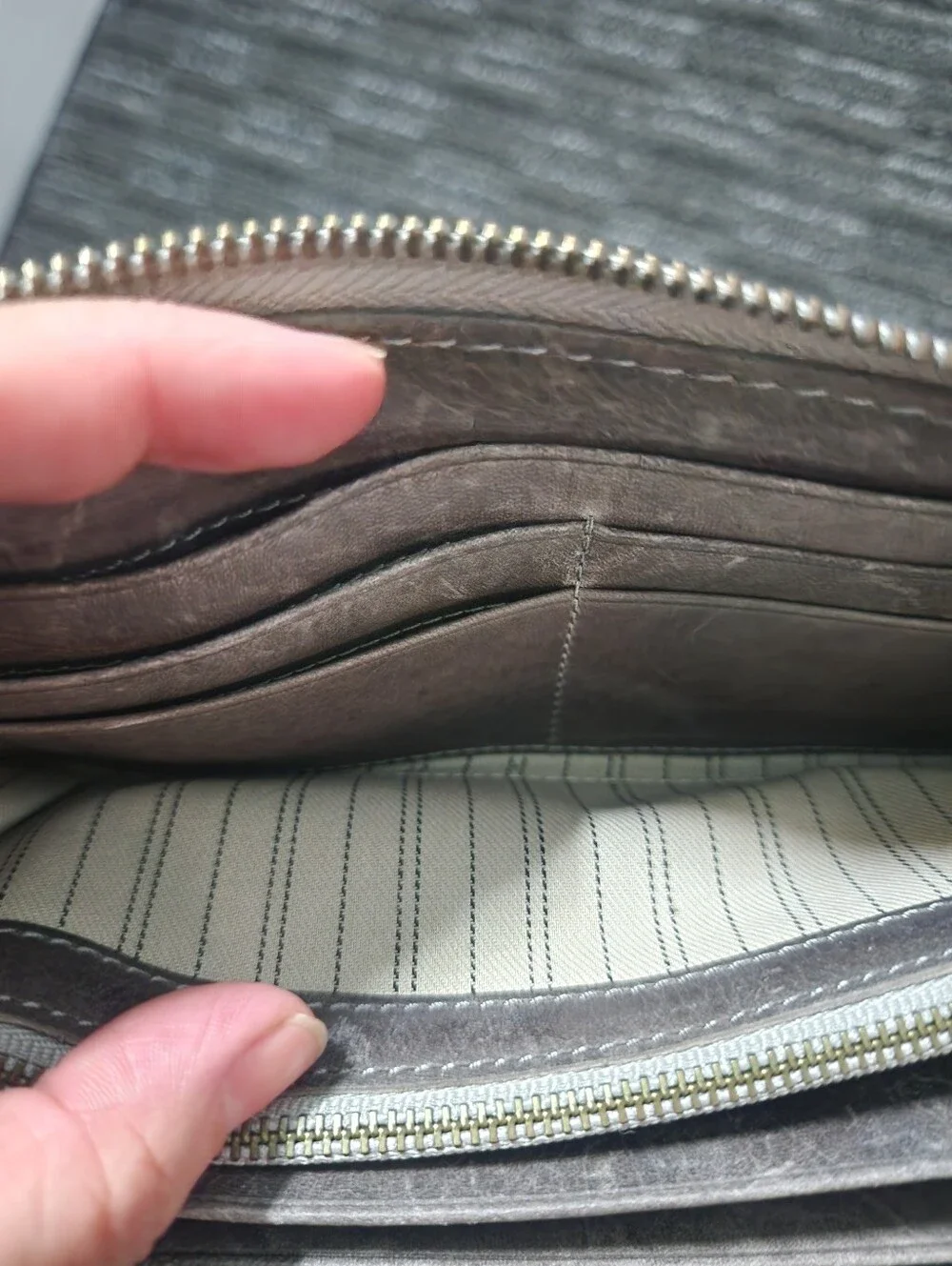 Frye Melissa Carbon Grey Zippered Wallet Card Slots 3 Pockets Genuine Leather